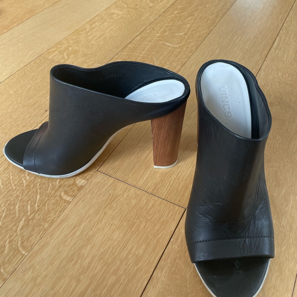 Vince Allison Mules Size 9